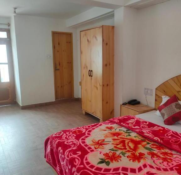 סוויטה משפחתית, Bhrigu