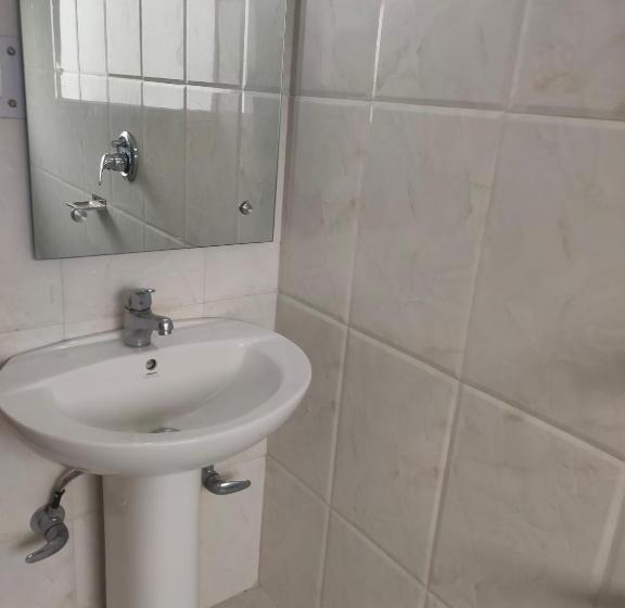 חדר משפחתי נוף להרים, Bhrigu