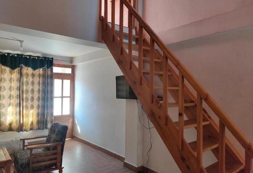 חדר משפחתי נוף להרים, Bhrigu