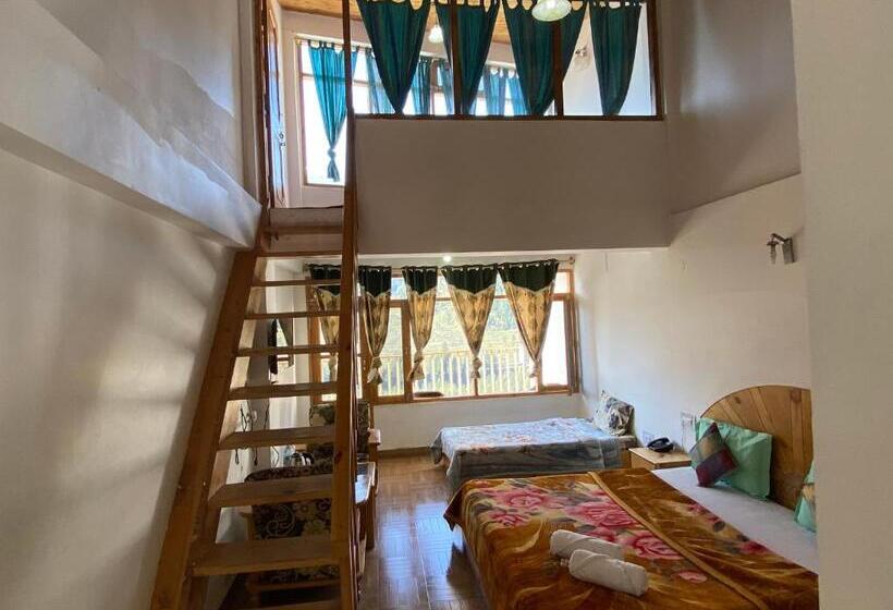 חדר משפחתי נוף להרים, Bhrigu