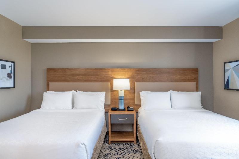 带四张床的标准工作室, Candlewood Suites   Asheville Downtown, An Ihg