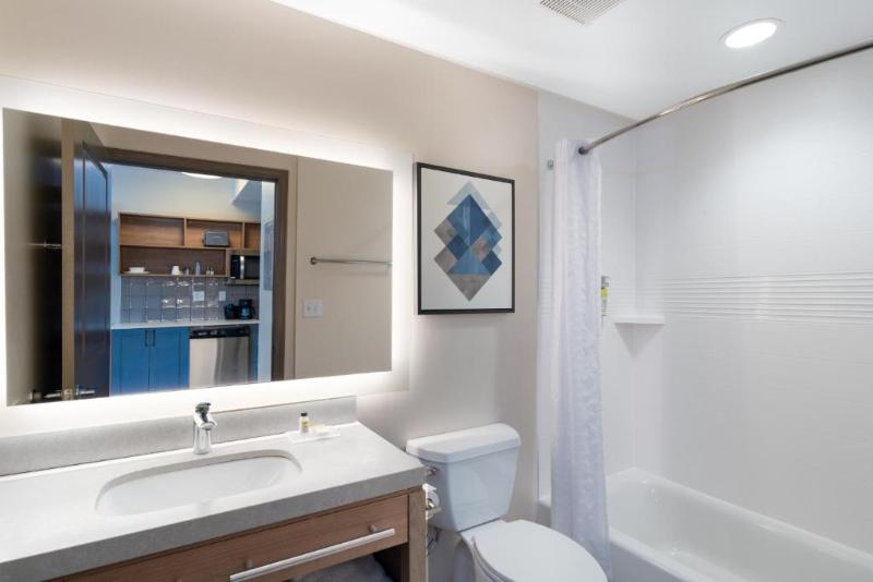 带四张床的标准工作室, Candlewood Suites   Asheville Downtown, An Ihg