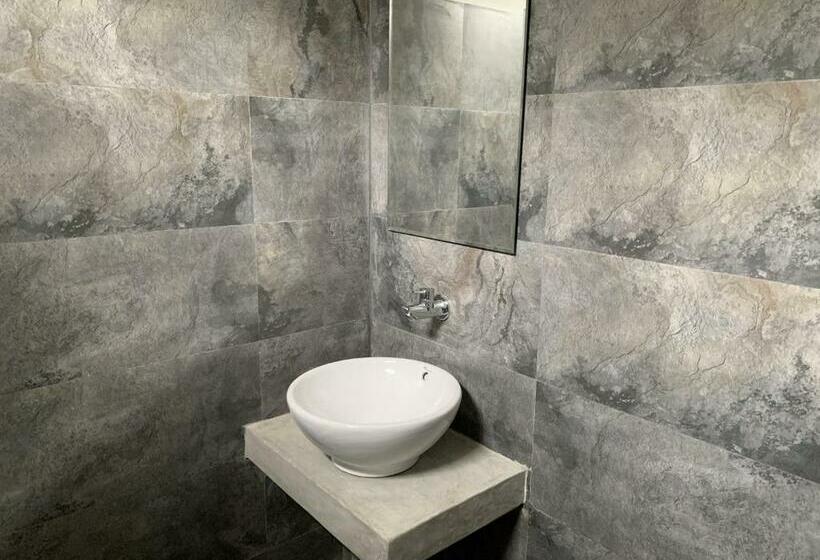 Standard Room, Delmond Lake Anuradhapura