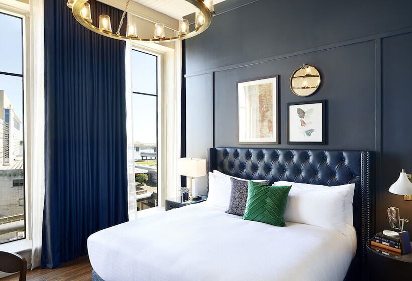 豪华单人间, The Grady