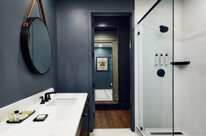 豪华单人间, The Grady