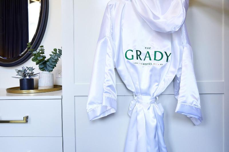 豪华单人间, The Grady