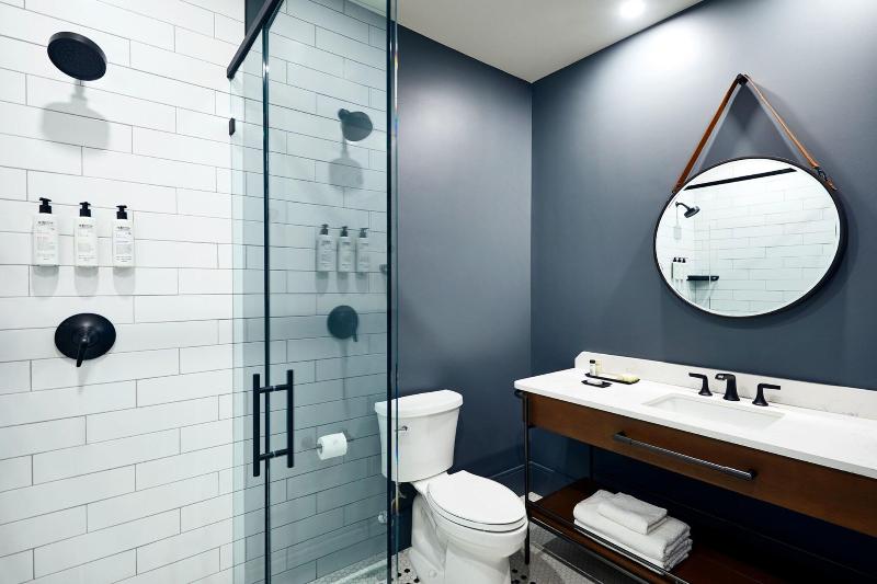 豪华单人间, The Grady