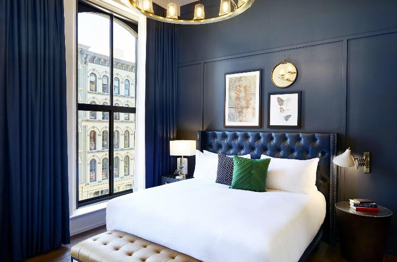 豪华单人间, The Grady