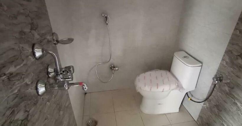 패밀리 스튜디오, Janardan Studio Hotel Kausani