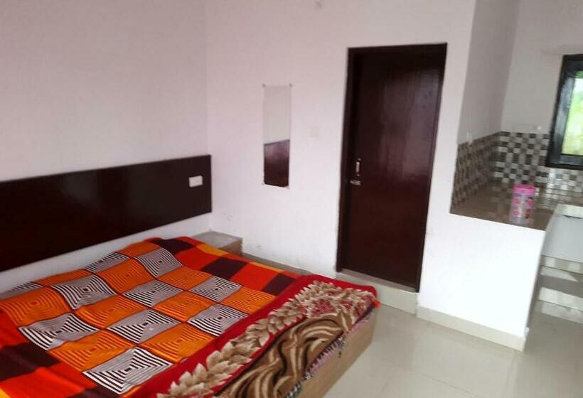 패밀리 스튜디오, Janardan Studio Hotel Kausani