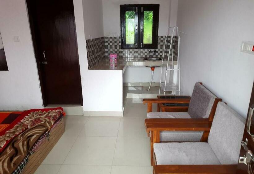 패밀리 스튜디오, Janardan Studio Hotel Kausani