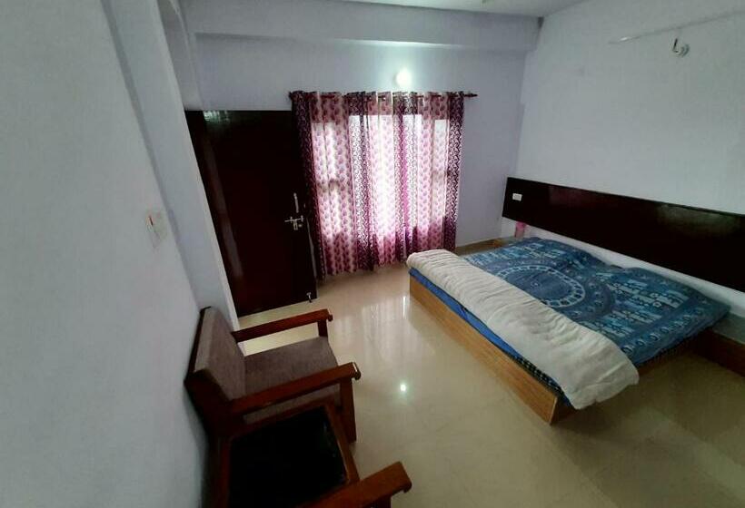 패밀리 스튜디오, Janardan Studio Hotel Kausani