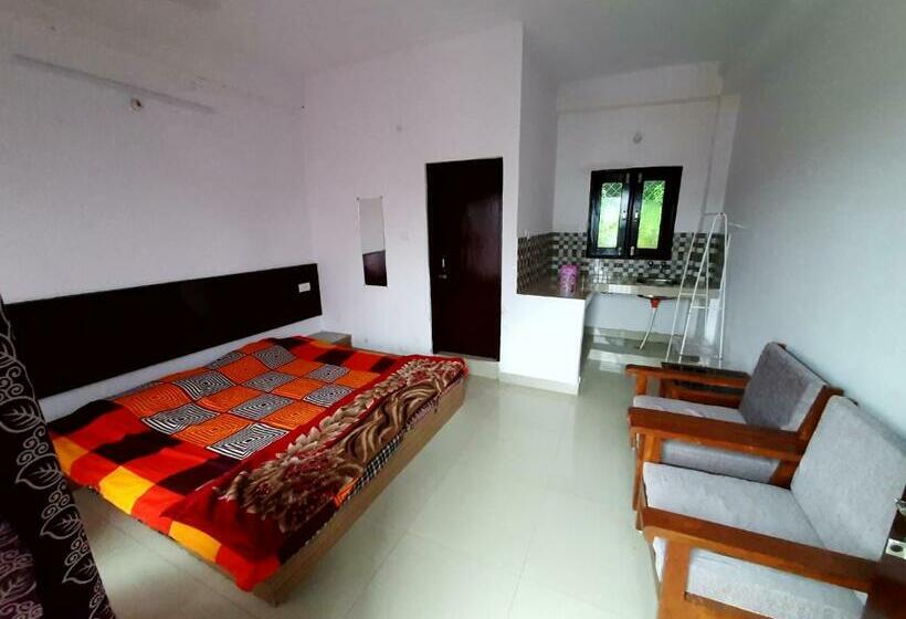 패밀리 스튜디오, Janardan Studio Hotel Kausani