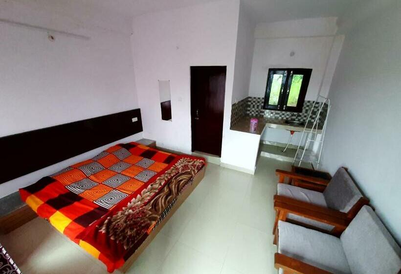 패밀리 스튜디오, Janardan Studio Hotel Kausani