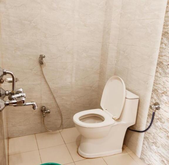 패밀리 스튜디오, Janardan Studio Hotel Kausani