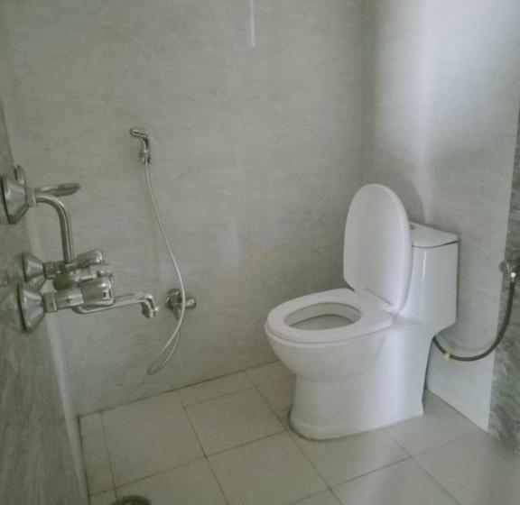 패밀리 스튜디오, Janardan Studio Hotel Kausani