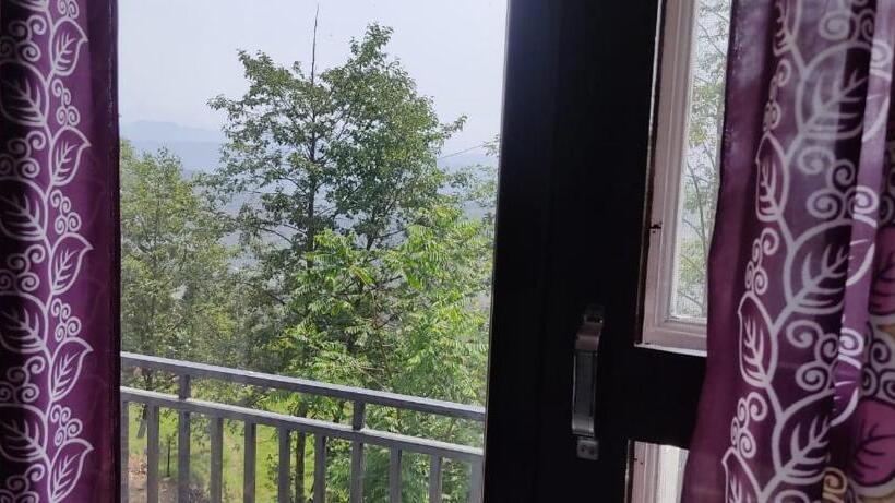 패밀리 스튜디오, Janardan Studio Hotel Kausani