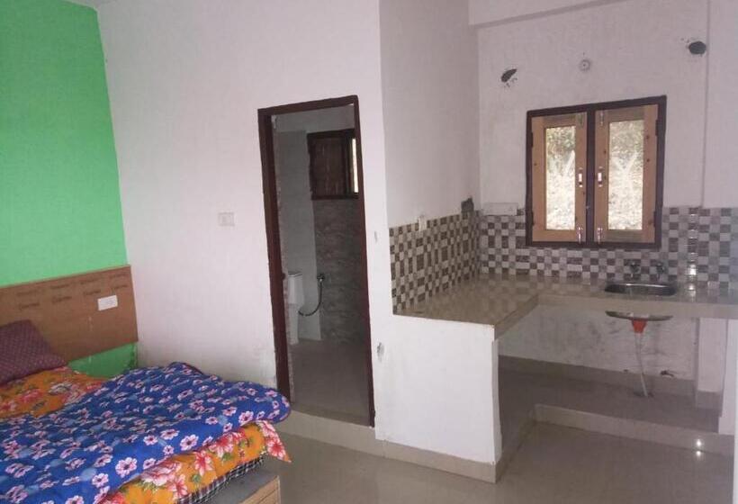 패밀리 스튜디오, Janardan Studio Hotel Kausani