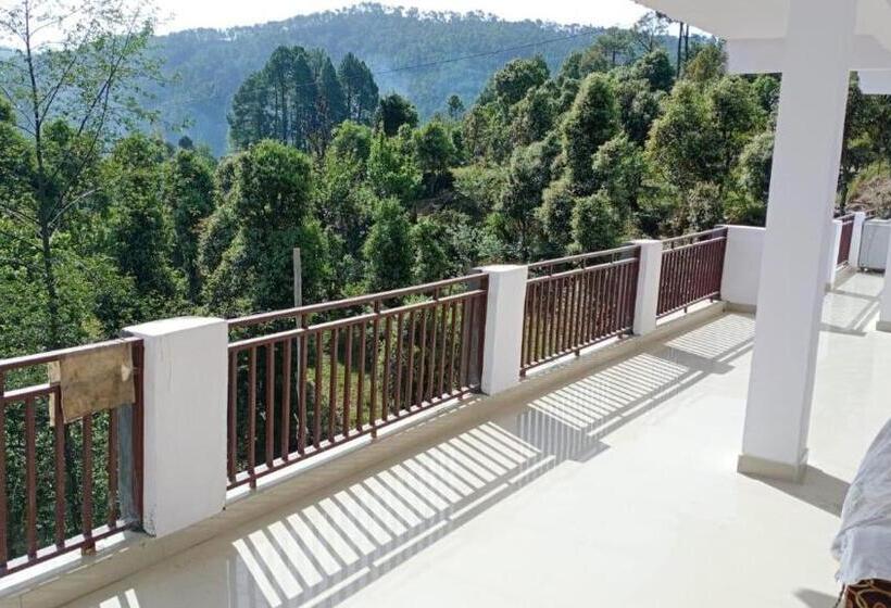 패밀리 스튜디오, Janardan Studio Hotel Kausani