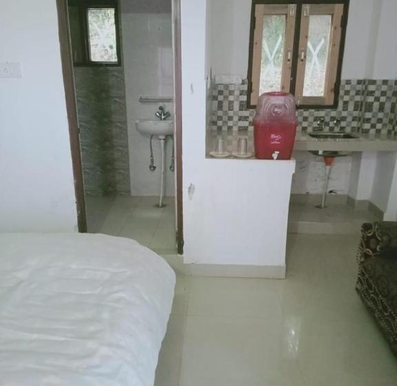 패밀리 스튜디오, Janardan Studio Hotel Kausani