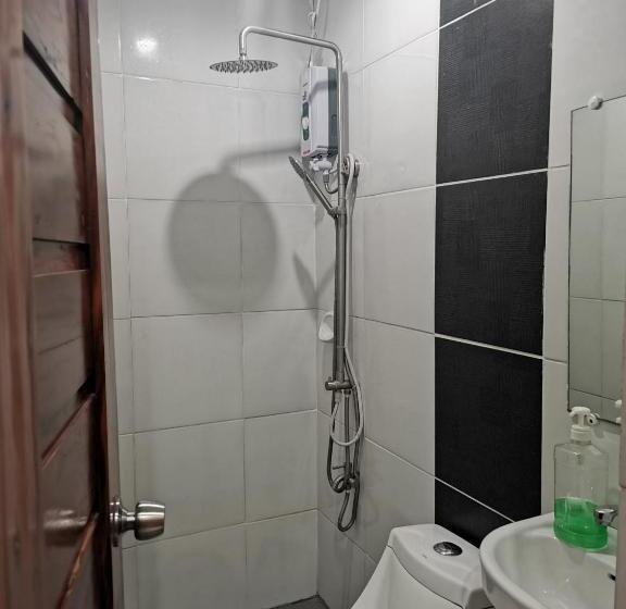 חדר משפחתי, Reddoorz Plus @ Jollydays Hotel Nueva Ecija