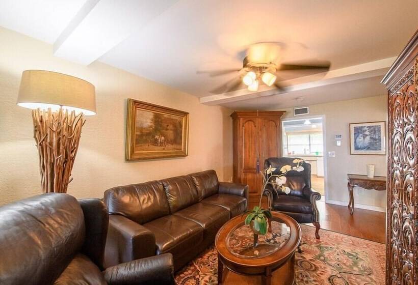 ３ベッドルームハウス, Old Colorado Inn