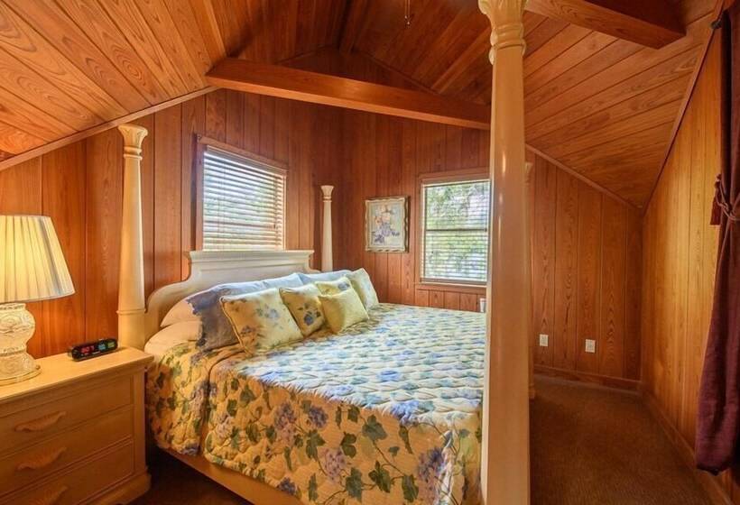 ３ベッドルームハウス, Old Colorado Inn