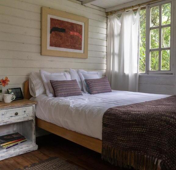 标准三人间, Pacheco Farmhouse   Intag Valley