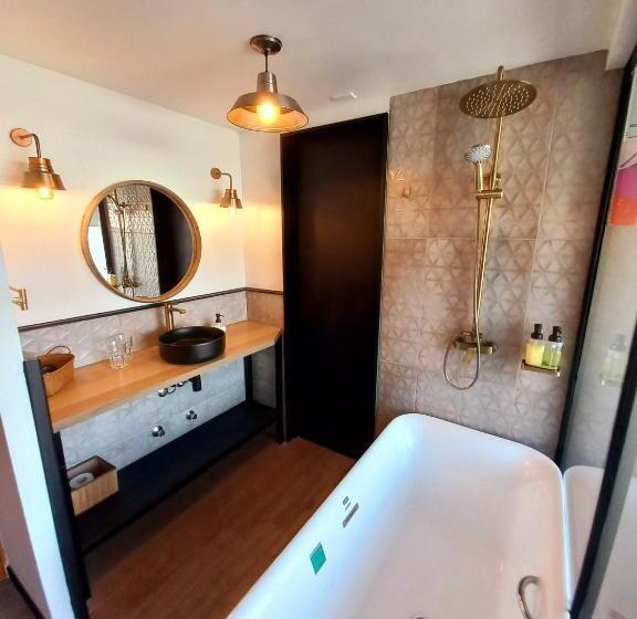 غرفة قياسية مزوَّدة بشُرفة, Solar Madariaga