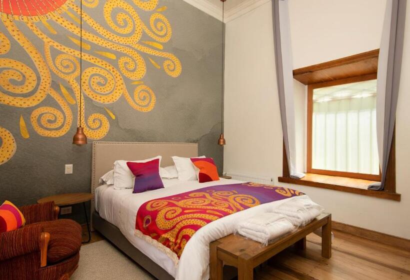 جناح ديلوكس, Solar Madariaga