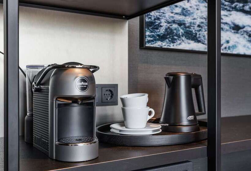 חדר משפחתי, Le Petit Marin Boutique