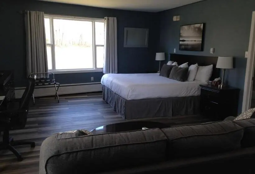 キングサイズベッドのスイートルーム, Middleton Motel & Suites
