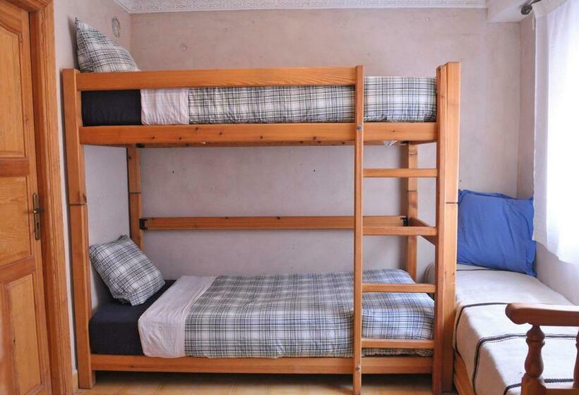 اتاق استاندارد با سرویس بهداشتی مشترک, A Secret Garden