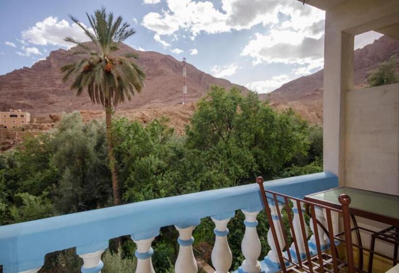 اتاق استاندارد با بالکن, A Secret Garden