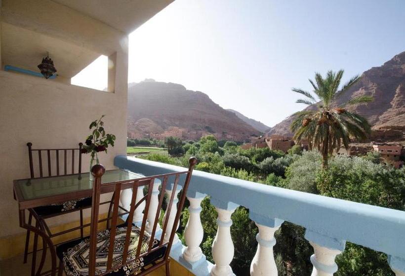 اتاق استاندارد با بالکن, A Secret Garden