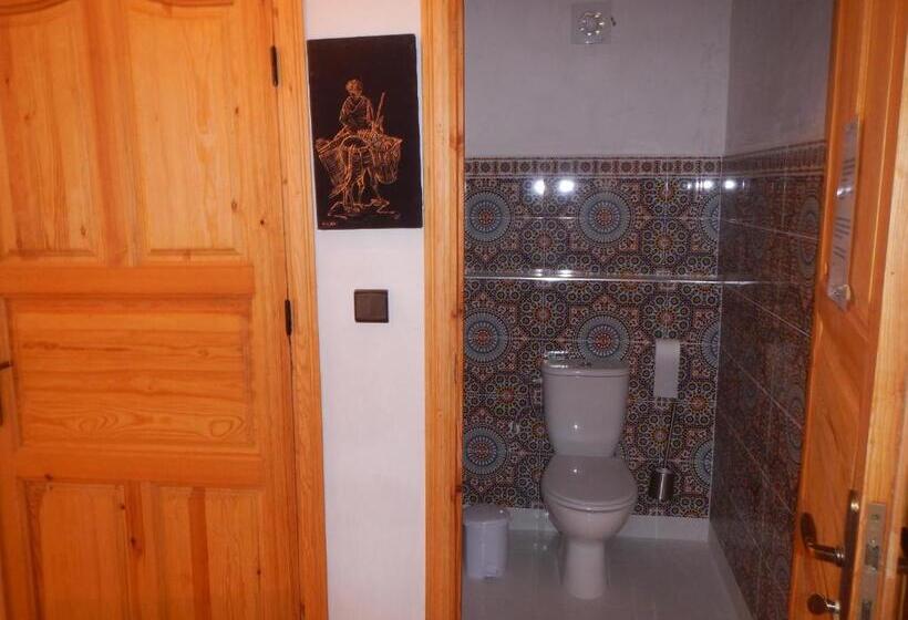 اتاق استاندارد سه تخته با بالکن, A Secret Garden