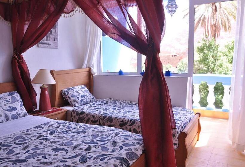 اتاق استاندارد سه تخته با بالکن, A Secret Garden