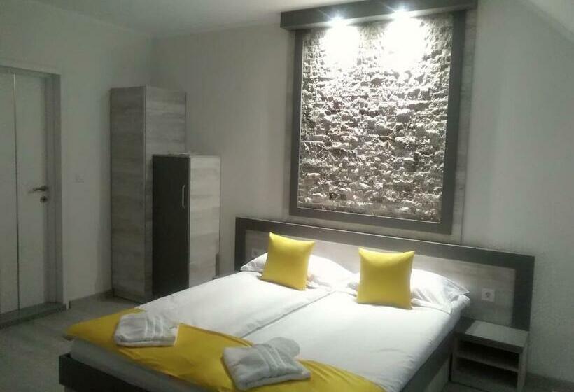 Номер Deluxe, Pensiunea Roberto