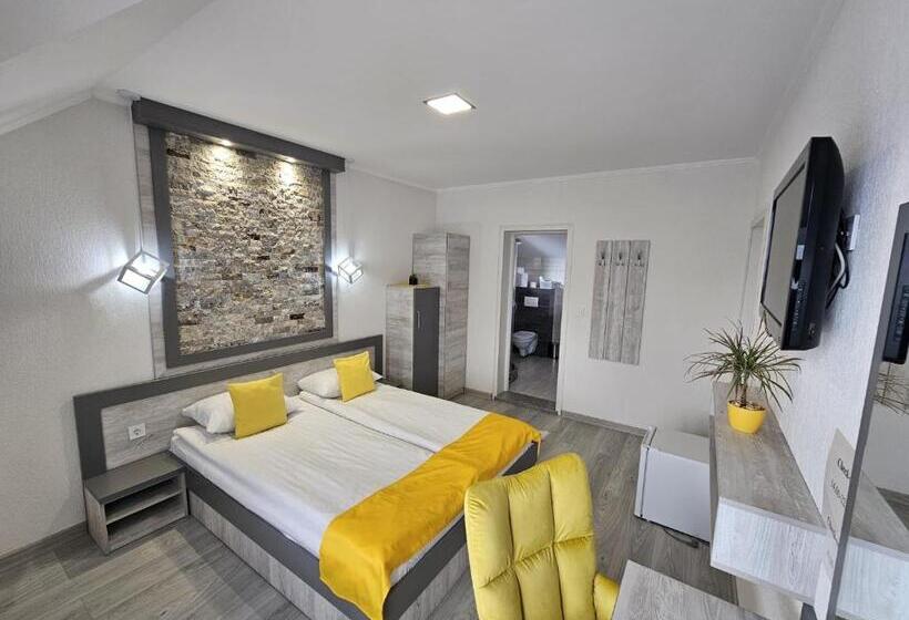 Номер Deluxe, Pensiunea Roberto