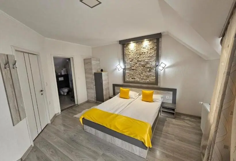Villa 3 Quartos, Pensiunea Roberto
