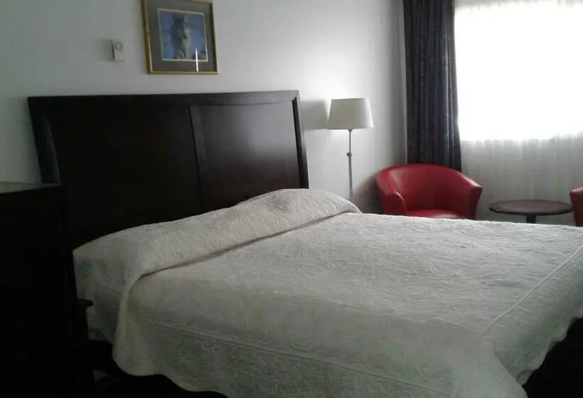 اتاق استاندارد با تخت بزرگ, White Fang Motel