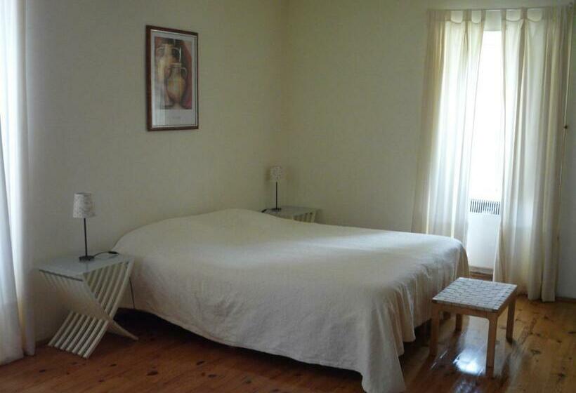 四人标准间, Le Moulin De Poilly