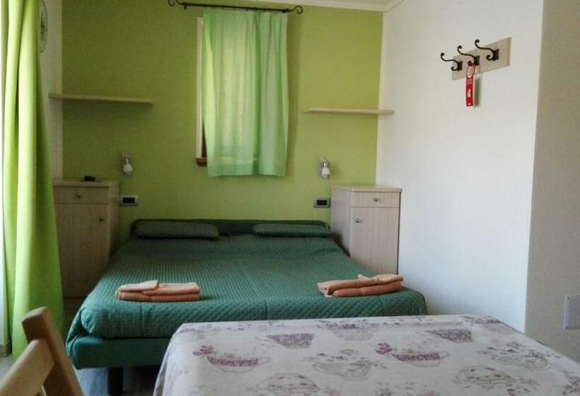 آپارتمان 1 خوابه با تراس, Garni Delia