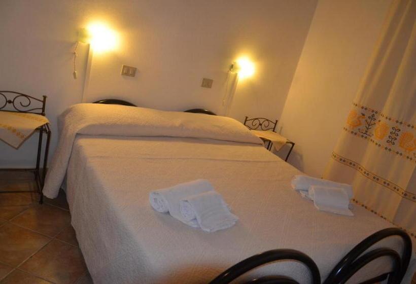 Standard Szoba, L'aquila