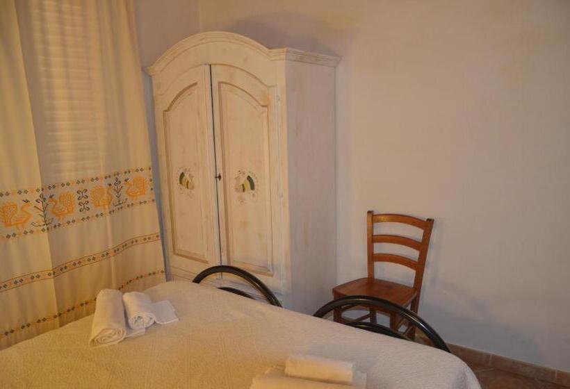 Standard Szoba, L'aquila