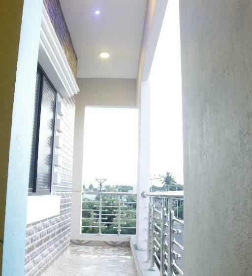 اتاق لوکس با بالکن, Sri Vally Residency