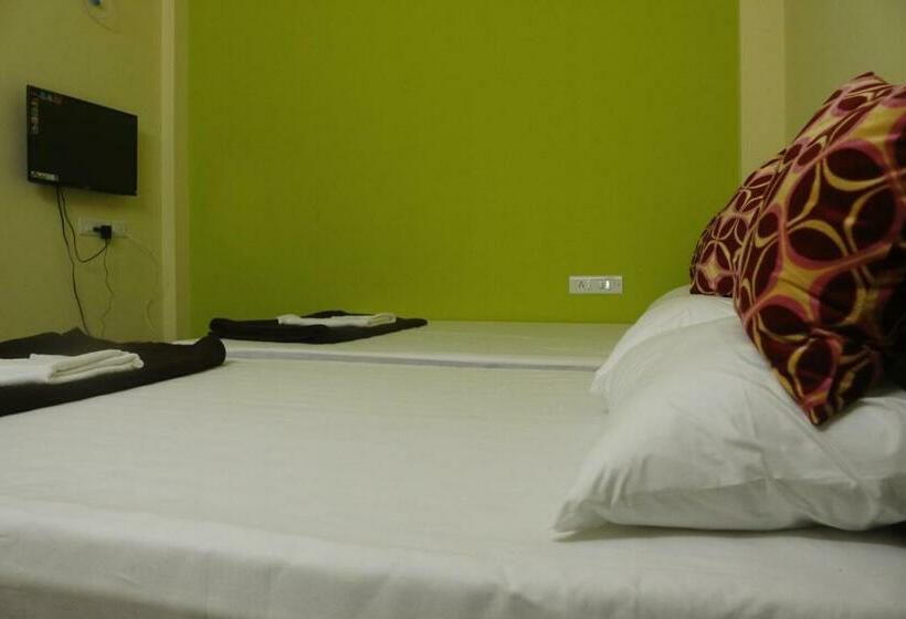 اتاق لوکس چهار تخته, Sri Vally Residency