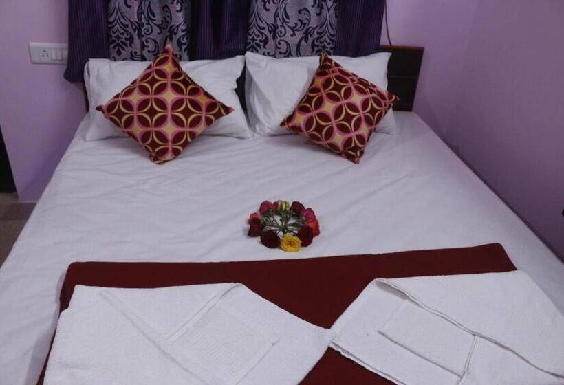 اتاق لوکس با بالکن, Sri Vally Residency