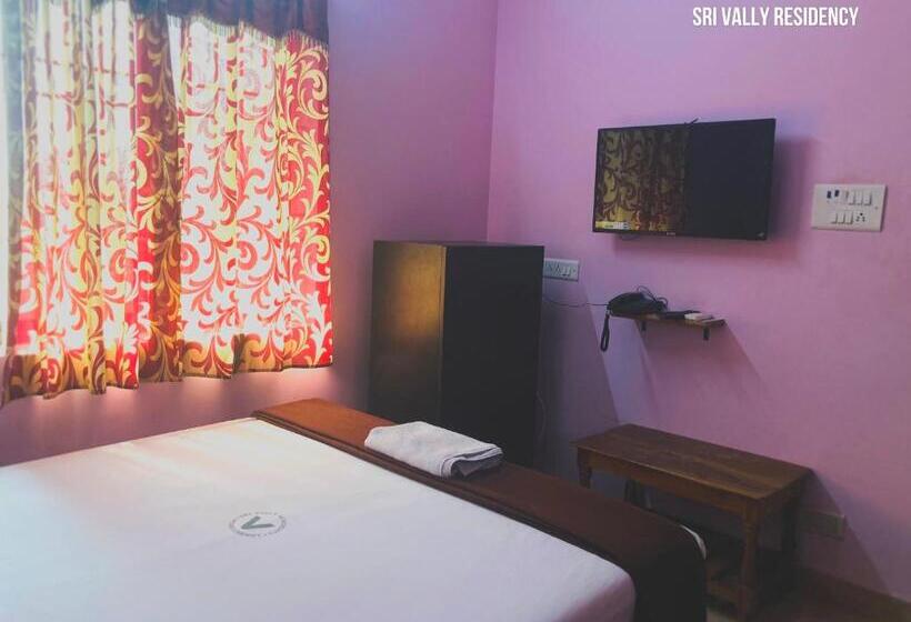 اتاق لوکس با بالکن, Sri Vally Residency