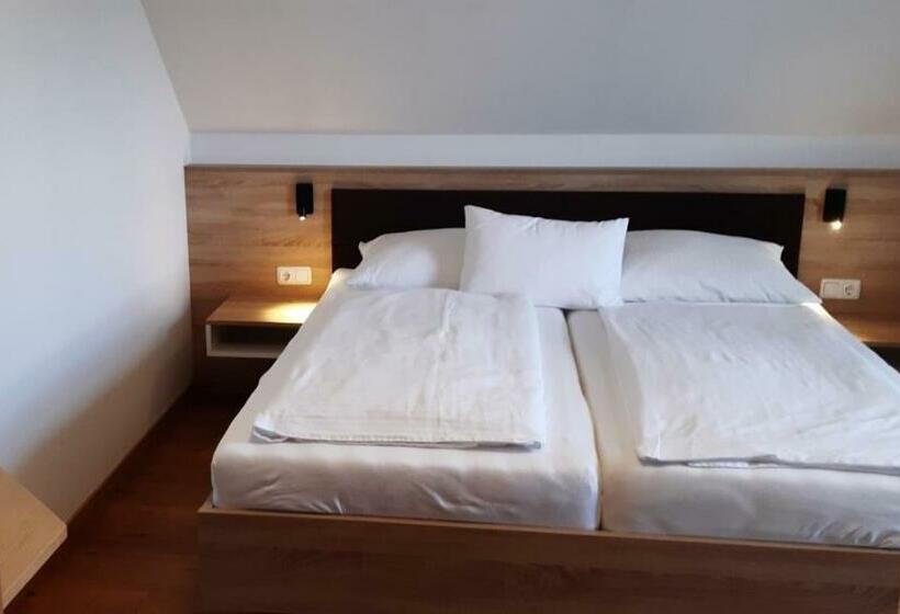 Номер Стандарт, Weinlandhof